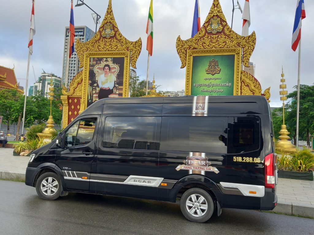 Trip preparation with all explanation you need Meeting at 7am in 18/2E Nguyen Cuu Van, Binh Thanh District (Smart Business Hub building) Departure at 7:20am Drink and snacks during the outbound trip Driver wait for you on site, departure from Moc Bai at 1pm Then come back to Sài Gòn around 3-4pm. Well done, now you can back to your home with a new visa!